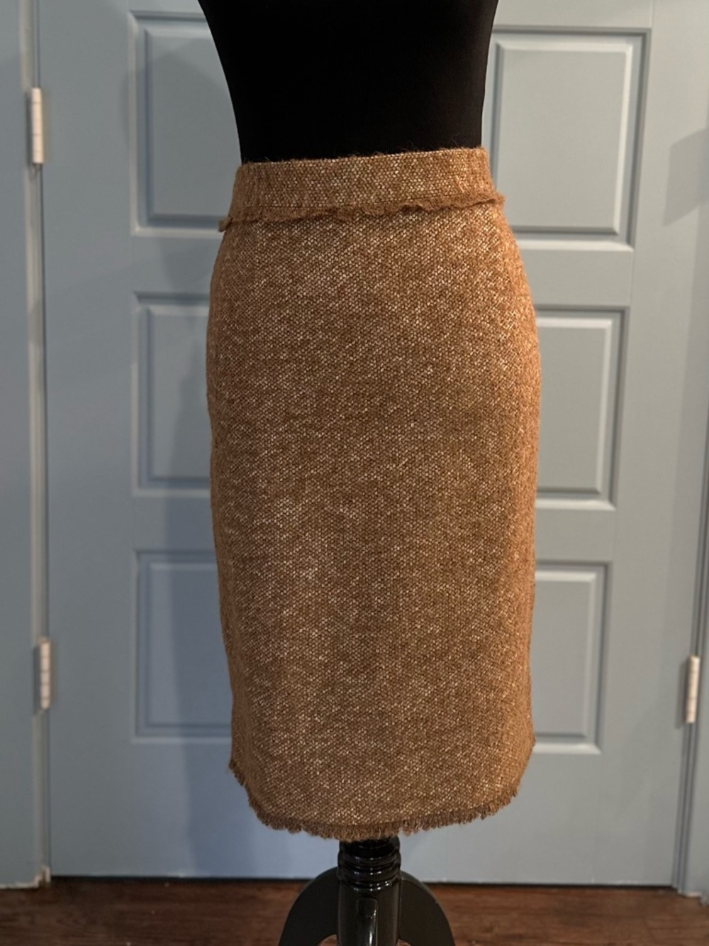 NWT Carolina Herrera Classic Tweed Pencil Skirt in Tan/ Brown- Size 14